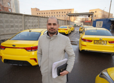 Глухой таксист открыл первый в Москве таксопарк для водителей с нарушениями слуха
